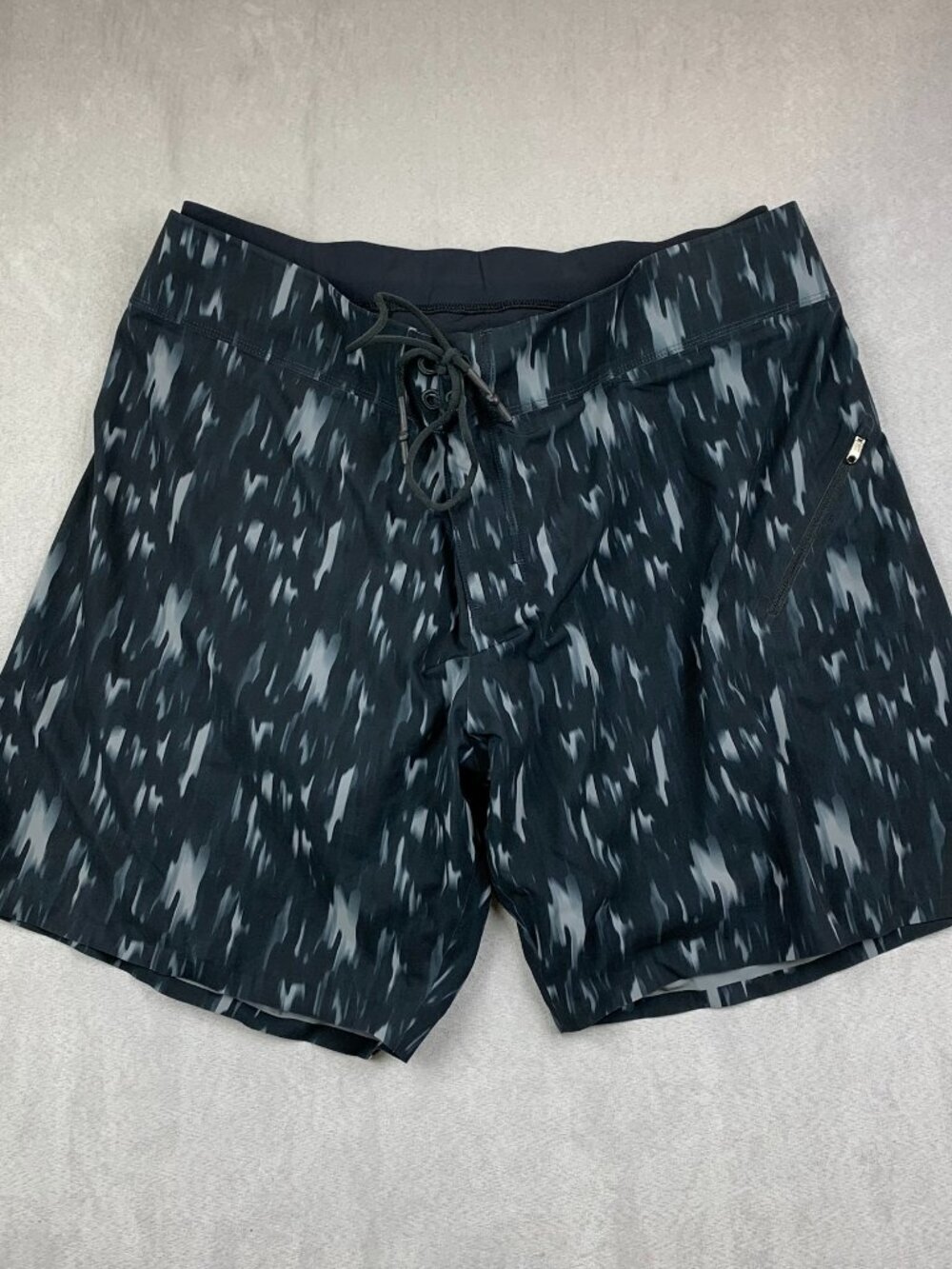 Lululemon Mens Swim Trunks 38 Black Board Short 7" Lined Stretch Drawstring Pool